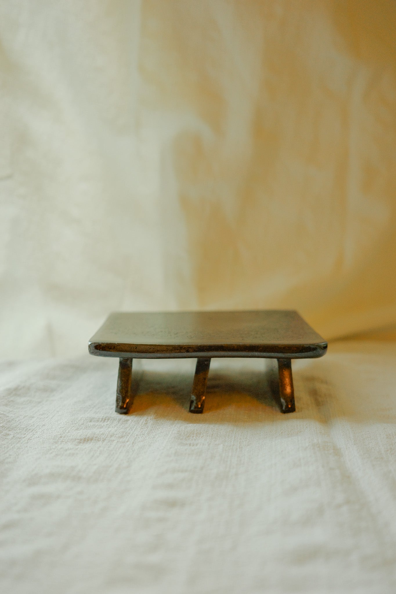 Onyx square pedestal