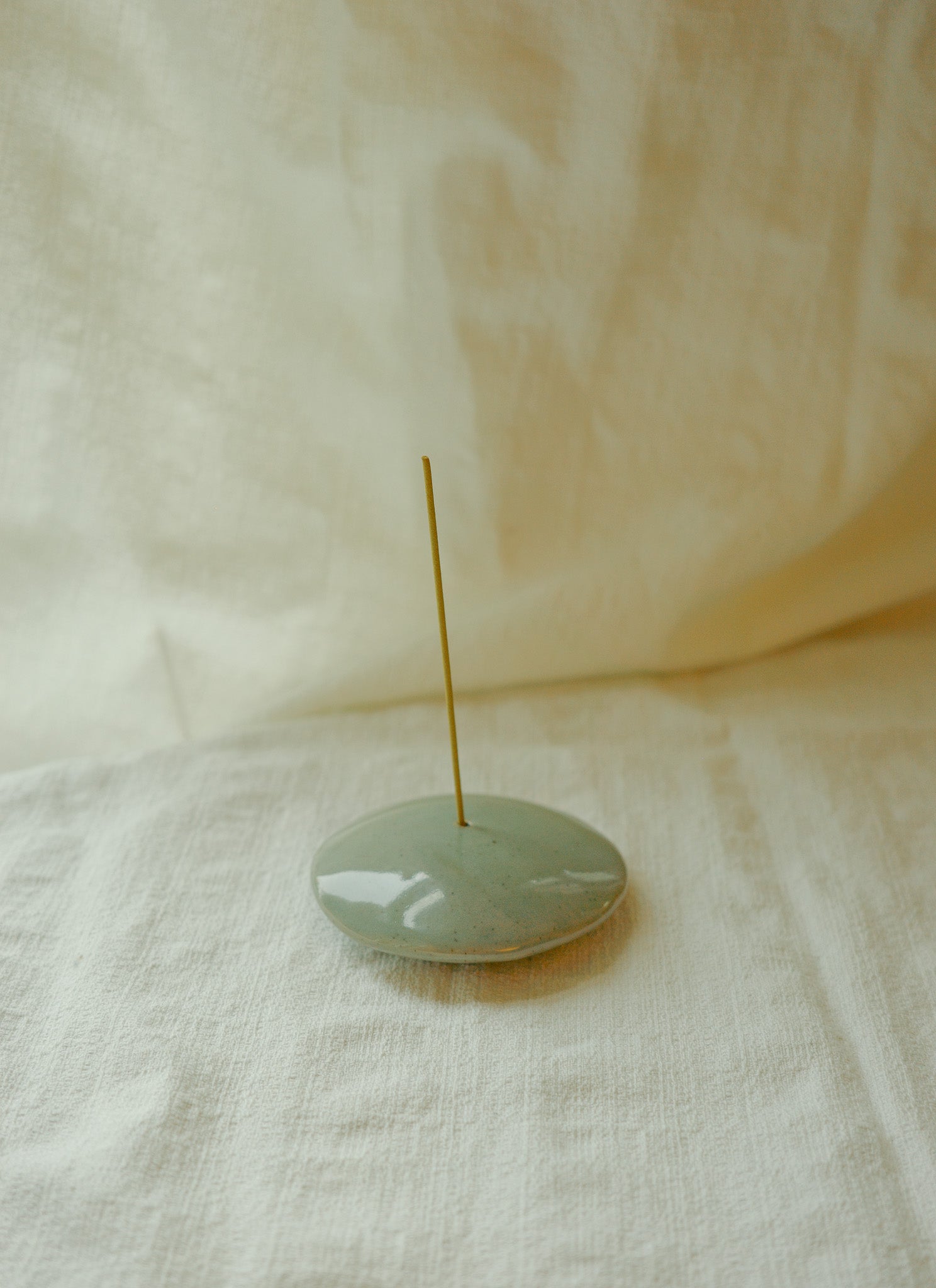 Medium pebble incense holder